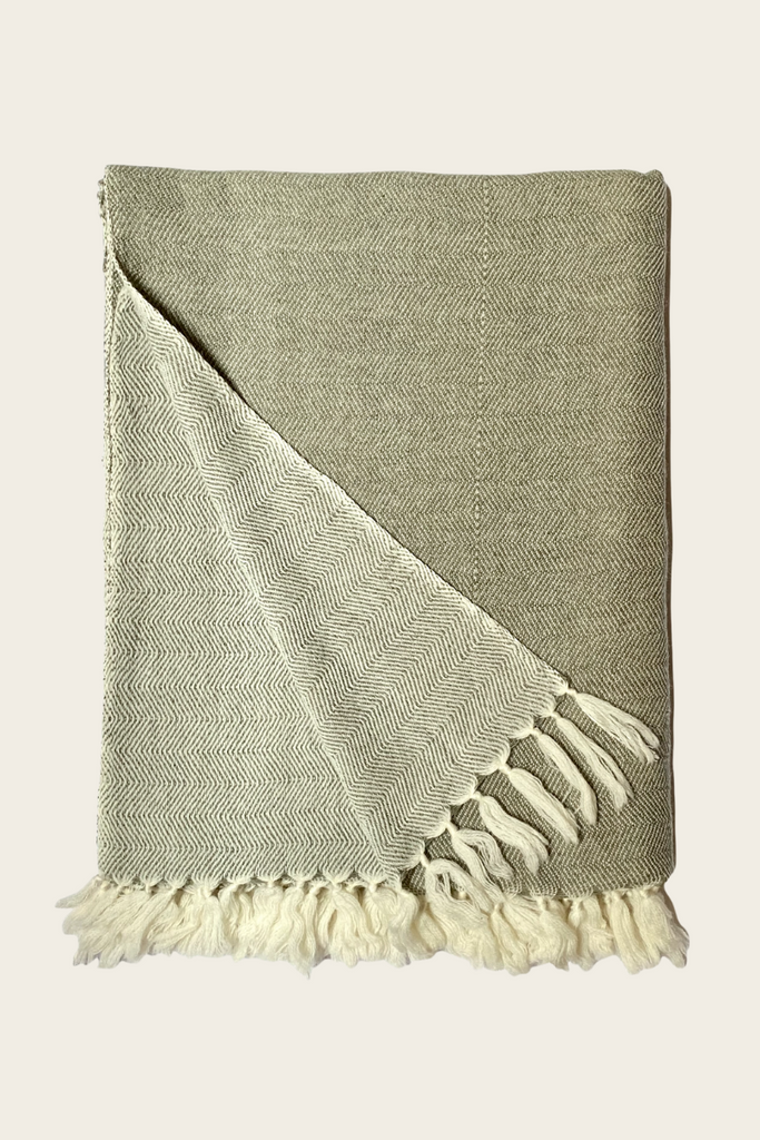 Akya wool throw blanket olive